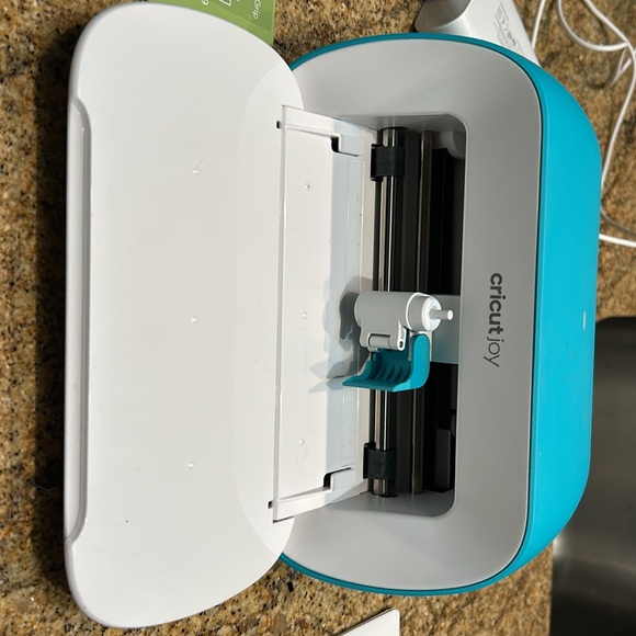 Cricut Joy bundle - Picture 2 of 8